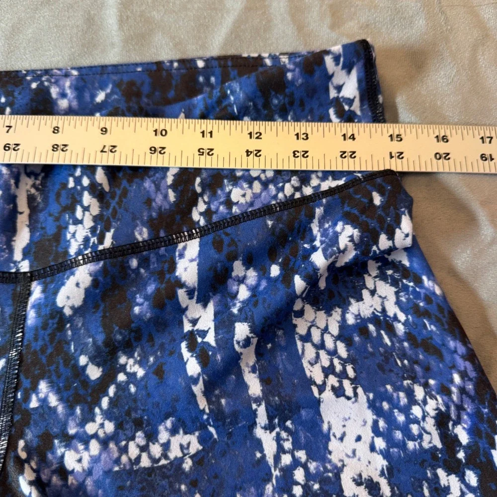 Alo Women Leggings Medium Blue Snakeskin Print Cropped Yoga Pants Athleisure - Picture 5 of 7